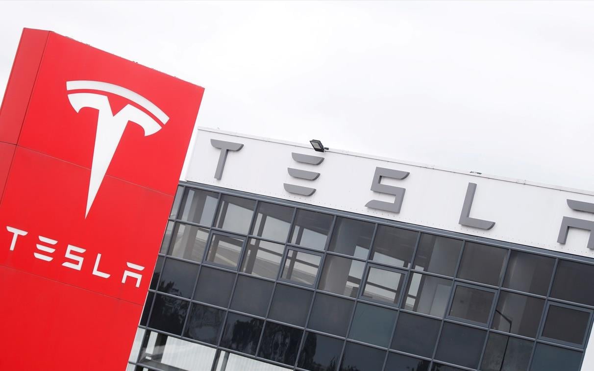 Tesla: Οι περικοπές στην παραγωγή έφεραν μείωση στις παραδόσεις στην Κίνα για τον Δεκέμβριο