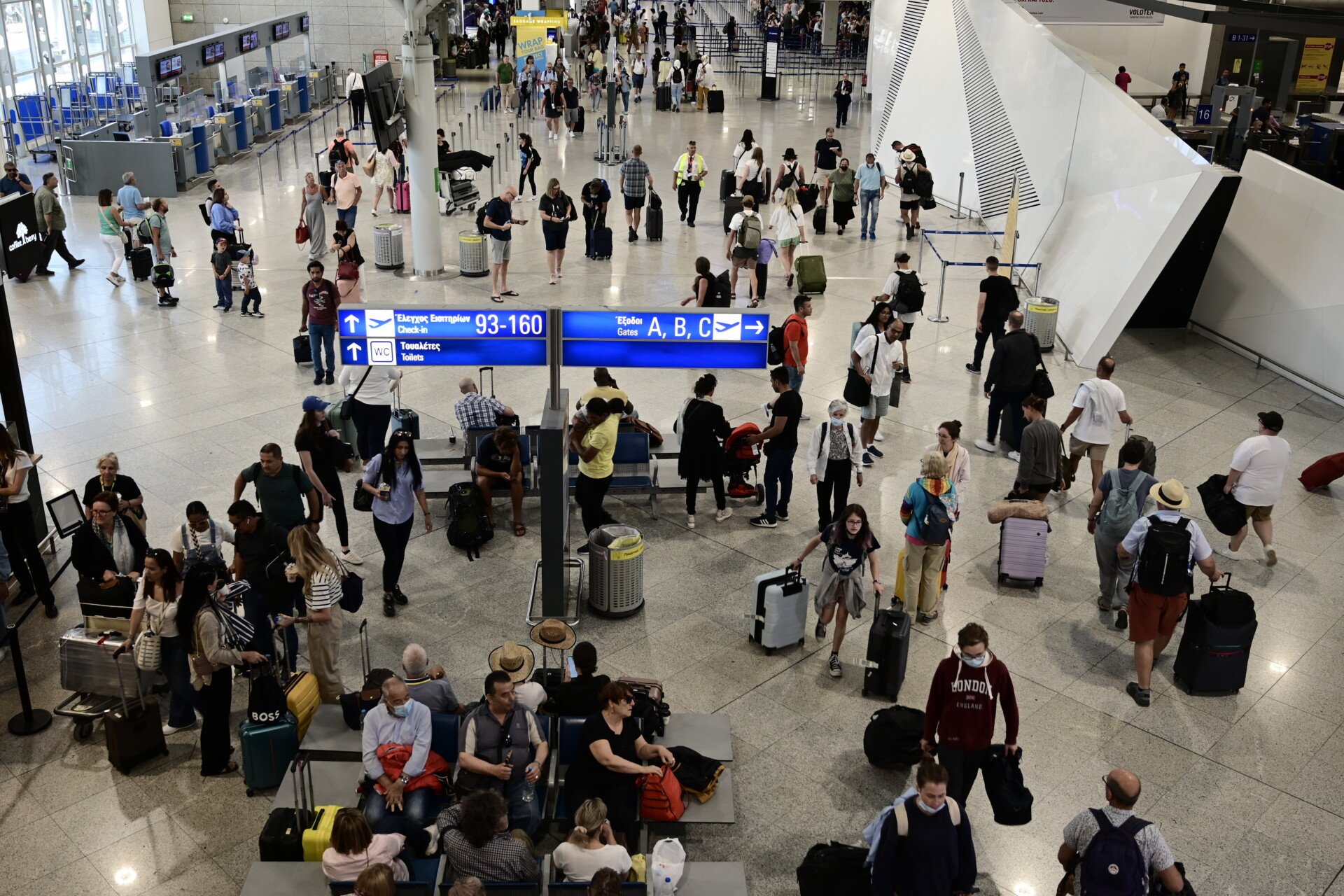 Travel receipts jump to 372 3 million euros in March