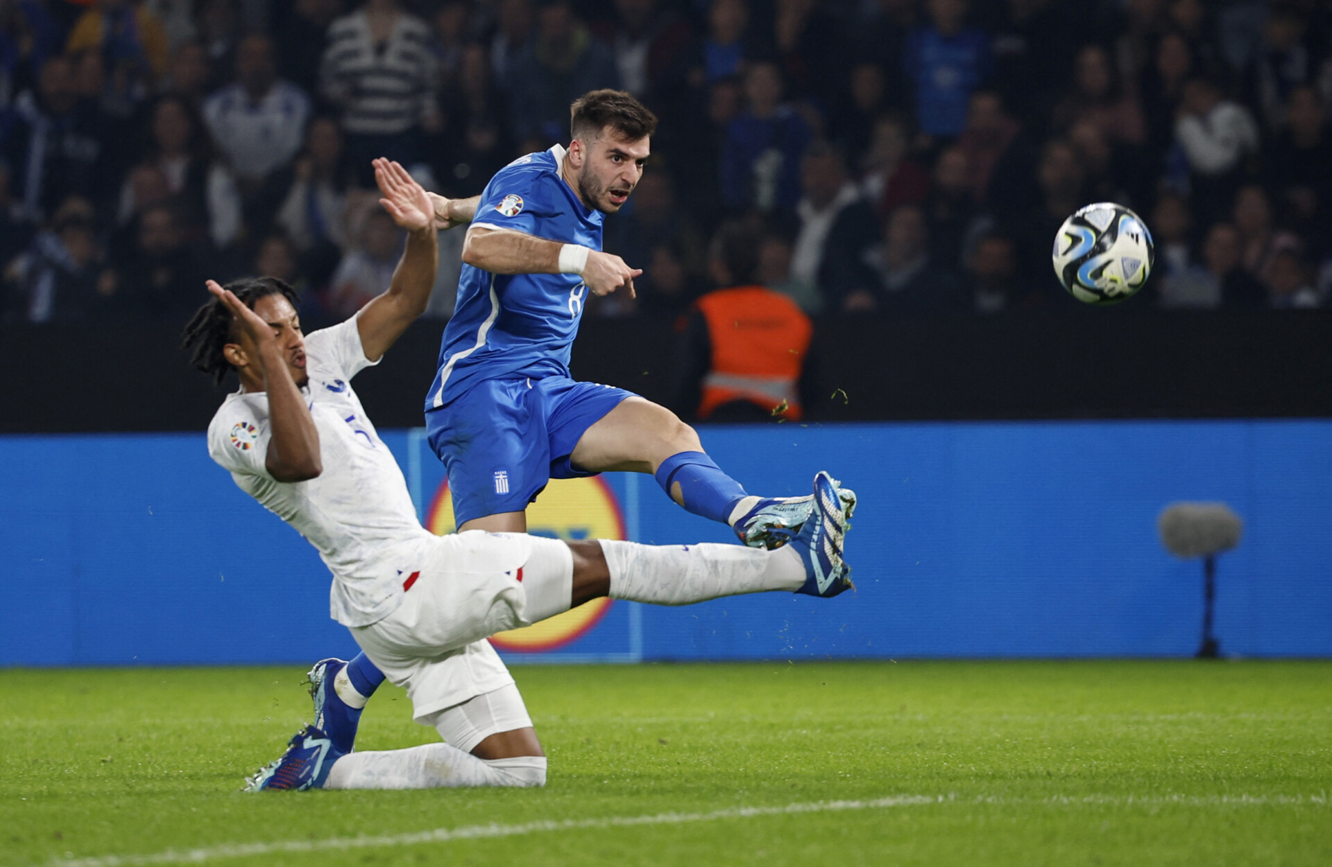 Les Français se plaignent d’une mauvaise technique sur la ligne de but lors du match contre la Grèce