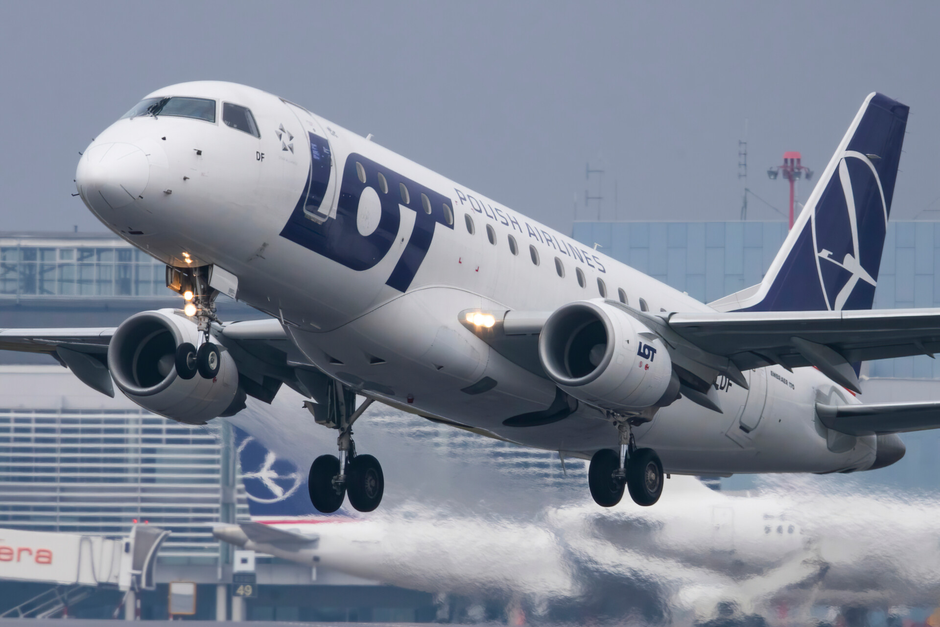 Авиабилеты lot. Lot (авиакомпания). Lot Polish Airlines.