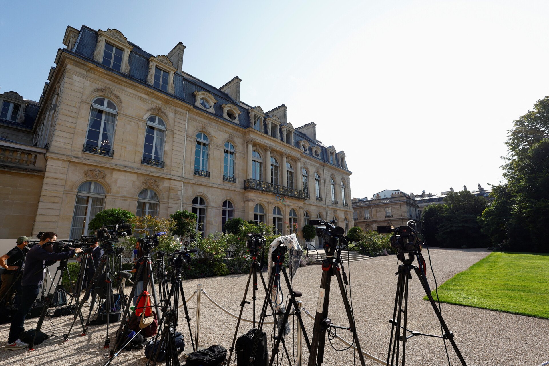 La gauche en colère appelle à manifester et met en garde contre une proposition visant à destituer Macron